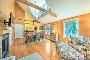 TV, fireplace - Hidden Gem Cottage' Near Blue Hill Peninsula (Brooklin)