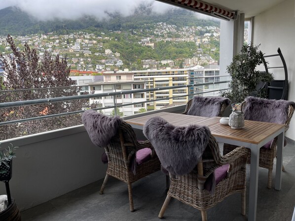 屋外ダイニングエリア