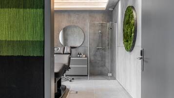 Couples treatment rooms, aromatherapy, deep-tissue massages