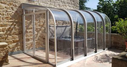 Enclosed and spacious gîte, air-conditioned rooms, SPA, Closed garage, Beaches 5km max.