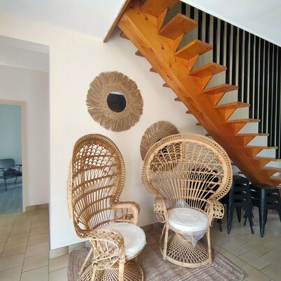 Waterfront villa, barbecue, ideal for families
