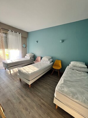 6 bedrooms, iron/ironing board, travel cot, WiFi