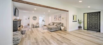 Bright & Airy Liberty Lake Abode w/ Backyard!