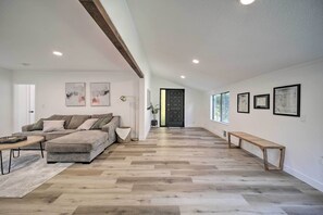 TV, fireplace - Bright & Airy Liberty Lake Abode w/ Backyard! (Liberty Lake)
