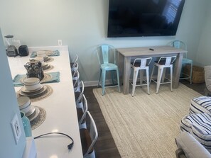 Dining - Charming Inlet Retreat: 3 BR + 3 Full Bath, with City Views & Coastal Vibes (Atlantic City)