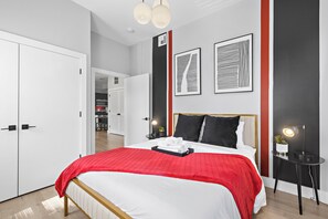 3 Schlafzimmer, Schreibtisch, Bügeleisen/Bügelbrett, Reisekinderbett