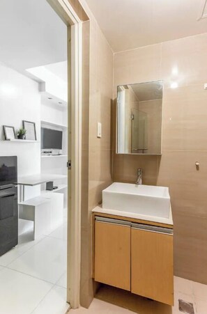 Interior - Steven’s Den at MPlace | Cozy w/ Fast WiFi (Taguig)