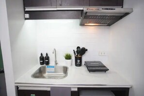 Kochgeschirr/Geschirr/Besteck