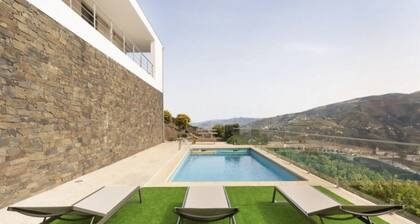 Villa with pool in the Douro Valley