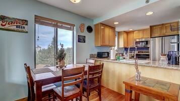 Condo, 2 Queen Beds, Balcony, Lake View (Tahoe Lakeview Bliss) | Private kitchen | Fridge, microwave, oven, stovetop