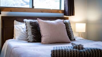 Condo, 2 Queen Beds, Balcony, Lake View (Tahoe Lakeview Bliss) | 2 bedrooms, individually decorated, individually furnished, free WiFi