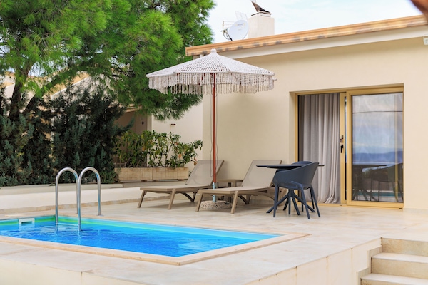 Superior Double or Twin Room, Private Pool, Sea View | Desk, laptop workspace, blackout drapes, soundproofing