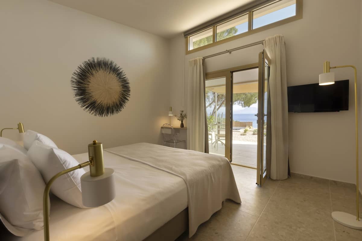 Standaard kamer, 1 twee- of 2 eenpersoonsbedden, uitzicht op zee | Een bureau, een laptopwerkplek, verduisterende gordijnen