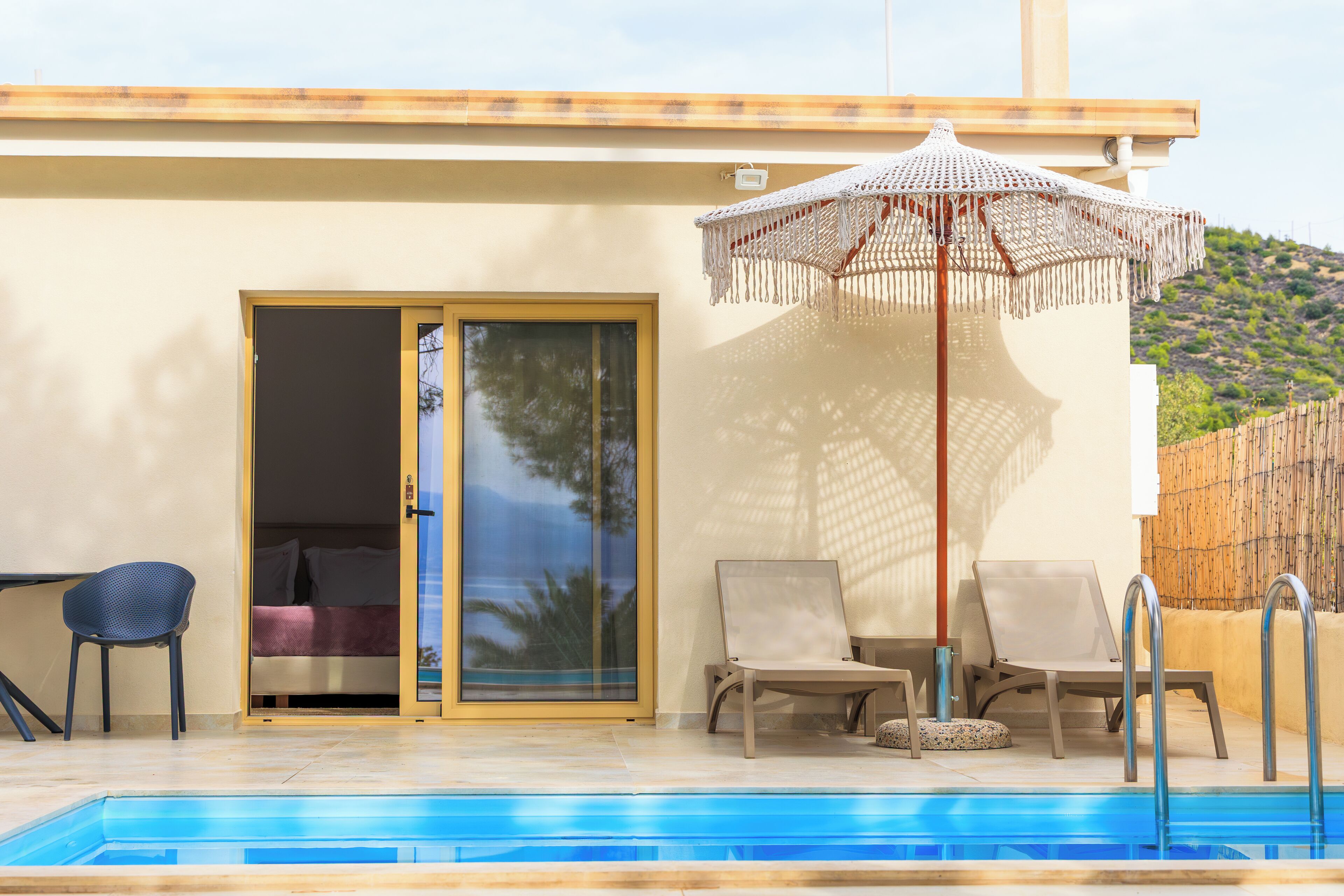 Vista frontal de la propiedad