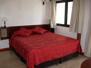 Caja de seguridad en la habitación y cortinas blackout