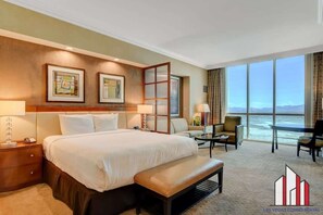 Coffre-fort, bureau, fer et planche à repasser, accès au Wi-Fi (inclus)