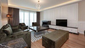 Luxury Apartment, 3 Bedrooms, Sea View, Tower | Living area