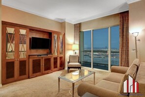 Flatskjerm-TV og kontorer