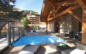 Piscina coperta, una piscina riscaldata