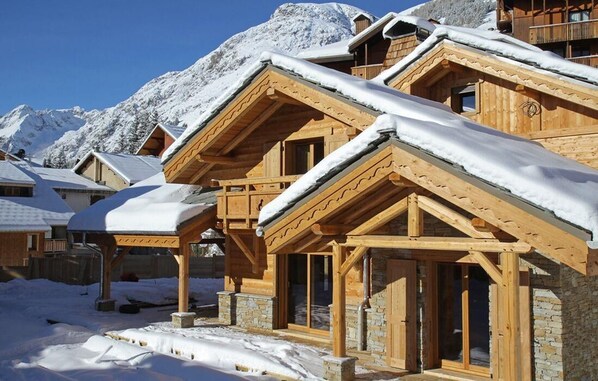 Exterior - Chalet, wifi, 200m from ski slopes, fitness, swimming pool, sauna, terrace, fireplace or stove (Les Deux Alpes)