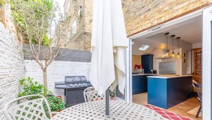 Exterior - Stylish 1 Bedroom Flat in Fulham With Patio (London)