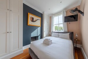 Basic House, Multiple Beds | 2 bedrooms, bed sheets - Stylish 2 Bedroom Home in Islington With Garden (London)