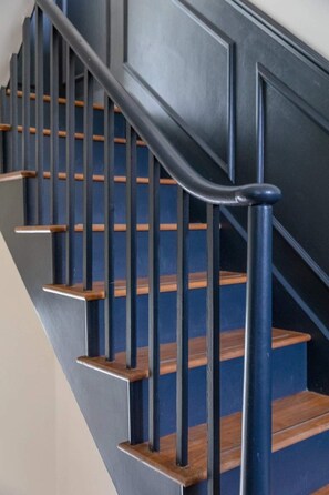 2 عدّة غرف نوم وملاءات أسرّة