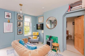 Living area - Chic 1 Bedroom Apartment in Zone 1 With Views Gherkin (London)