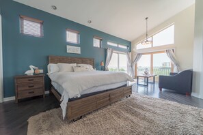 4 bedrooms, desk, travel cot, free WiFi