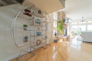Interior - Close to beach, Spacious interior and exterior, Panoramic LAKE, PARK, CITY views (Michigan City)