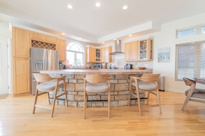 Fridge, microwave, oven, stovetop - Close to beach, Spacious interior and exterior, Panoramic LAKE, PARK, CITY views (Michigan City)