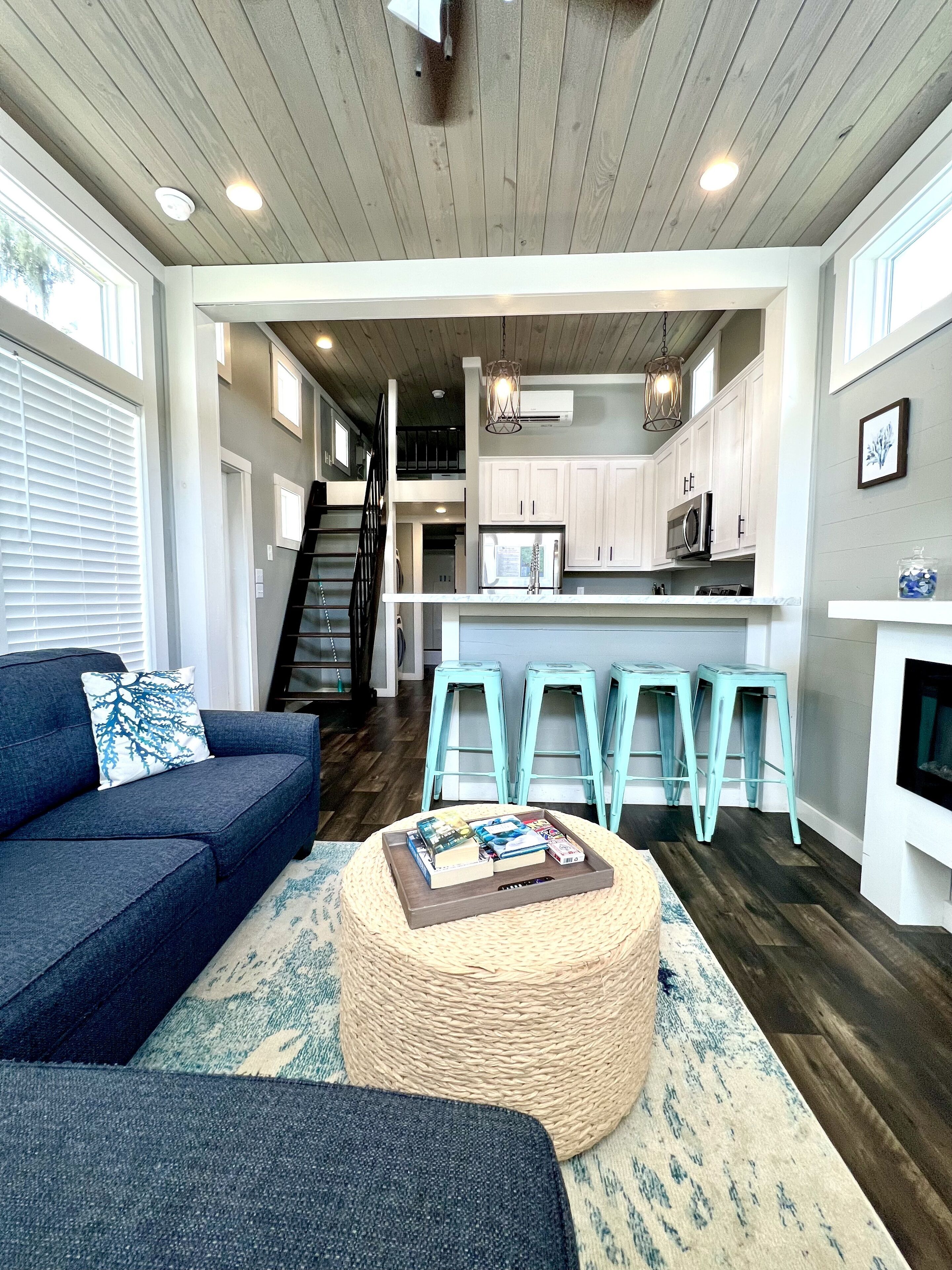 Smart-TV, Kamin, Bücher