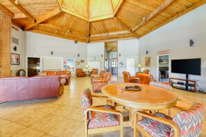 Interior - Ground-floor condo with pool, hot & central AC - close to Old Town, attractions (Scottsdale)