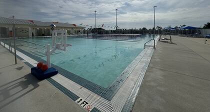 Water Front Sunny Relaxing Vacation Home 3bds, 2 bath, close to gulf beaches