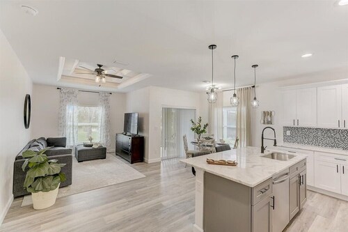  Water Front Sunny Relaxing  Vacation Home 3bds, 2 bath,  close to gulf beaches 