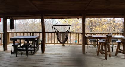 Fern Ridge Cabin - Hot Tub - 60 Acres with Trails!