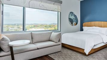 Pillowtop beds, desk, laptop workspace, free cribs/infant beds