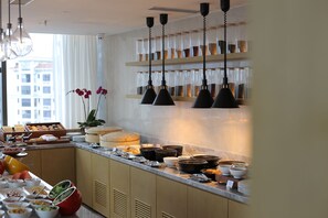 Daily buffet breakfast for a fee