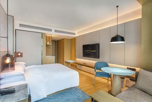 Deluxe Room, 1 King Bed, City View | Down comforters, minibar, desk, laptop workspace - Courtyard By Marriott Foshan Gaoming (Foshan)