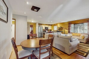 Interior - Cabin with grill, outdoor dining, & fireplace - drive minutes to hiking (Flagstaff)