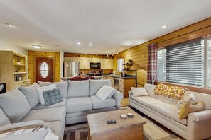 TV, DVD player, video library - Cabin with grill, outdoor dining, & fireplace - drive minutes to hiking (Flagstaff)