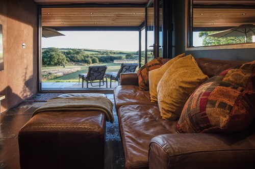 Tawny Lodge - Luxurious 1 Bedroom - Blossom Farm