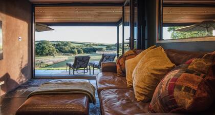 Tawny Lodge - Luxurious 1 Bedroom - Blossom Farm