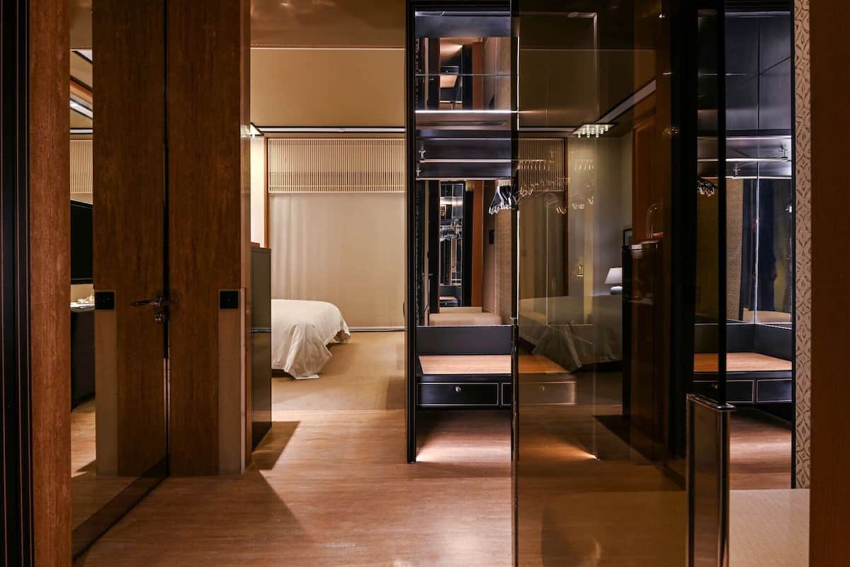 Premium bedding, minibar, in-room safe, free WiFi