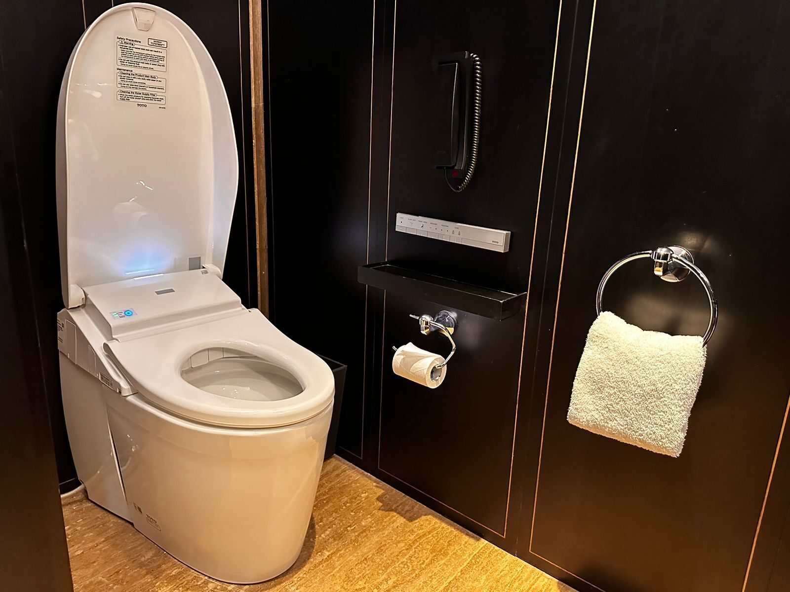 Tempat duduk tandas ditingkatkan