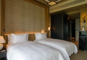 Premium bedding, minibar, in-room safe, free WiFi - Grand Hyatt Gurgaon (Gurugram)