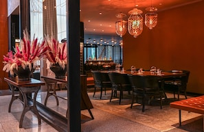 2 bars/lounges - Grand Hyatt Gurgaon (Gurugram)