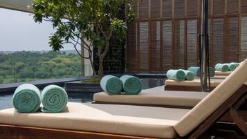 Outdoor pool, pool loungers