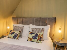 1 habitación, decoración personalizada y muebles diferentes 