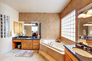 Combined shower/tub, jetted tub, hair dryer, towels